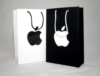 Пакет с логотипом Apple